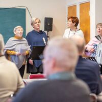 EMMY-trio loi juhlatunnelmaa lauluillaan.